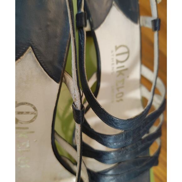 Luxe Retro Vintage Imported Mikelos Athens, Greece 8 N Navy Sandals Heels Chic - Picture 6 of 10